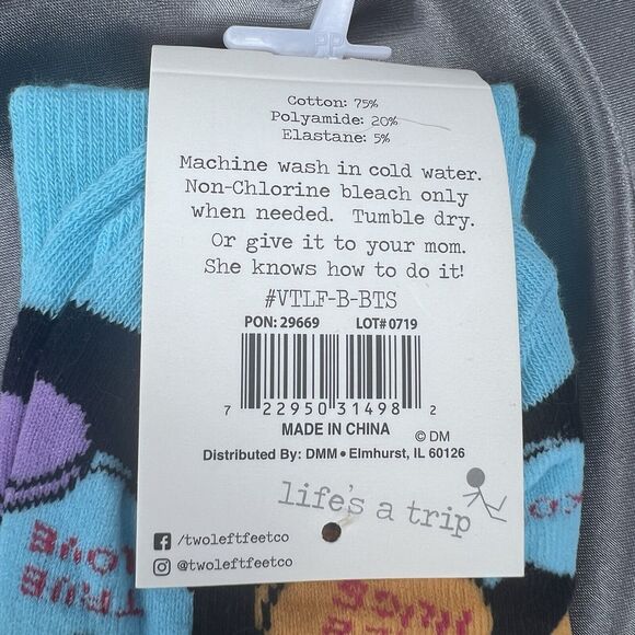 Two Left Feet Women’s Socks Bittersweet Conversation Hearts Valentines Big Feet - Picture 5 of 5